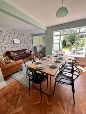Spacious Semi-detached Southsea House, Free Parking On Drive